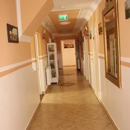 מלון Toscana 3*